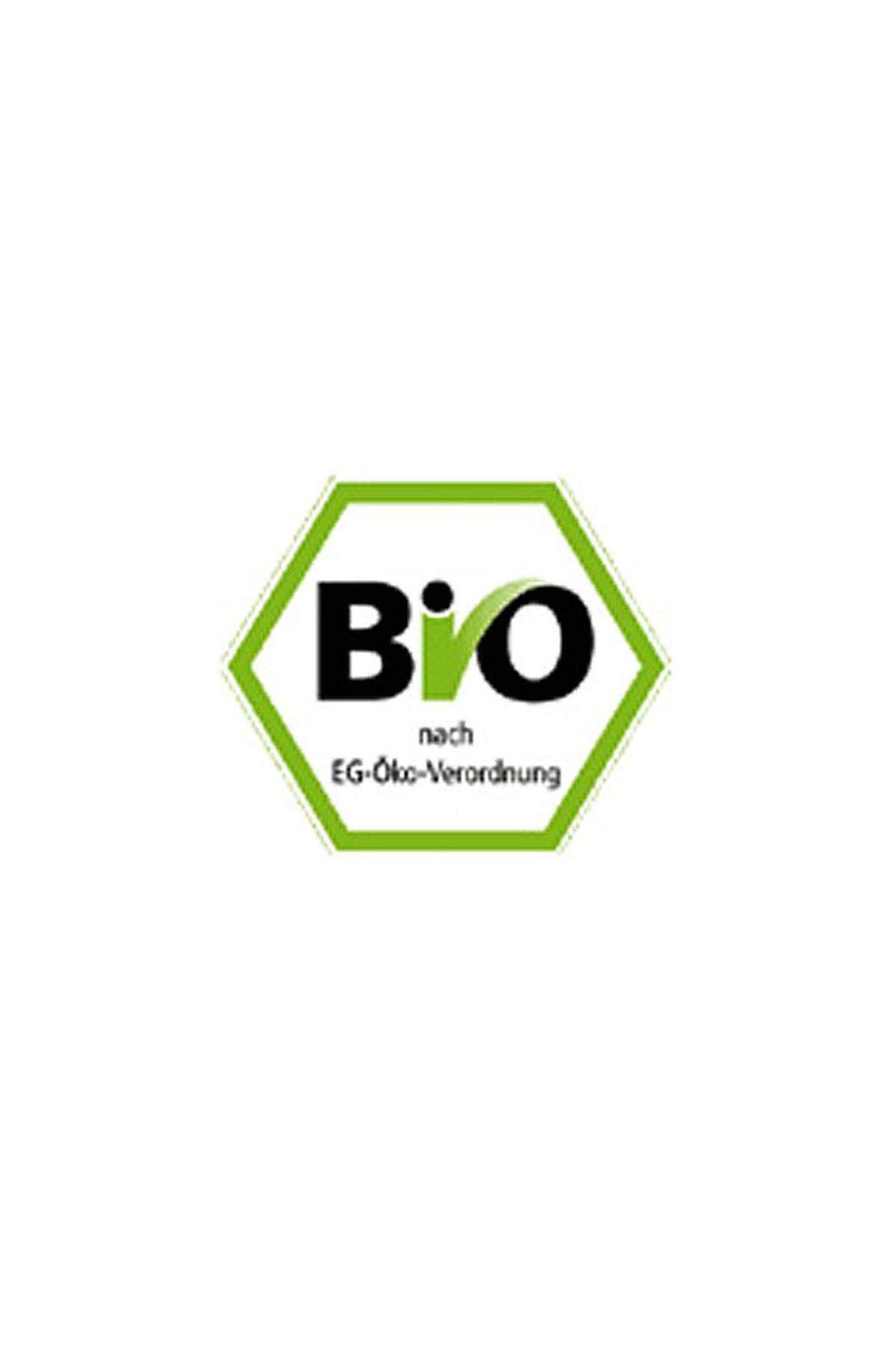 Das ist das staatliche Bio-Siegel aus Deutschland. Das Siegel kennzeichnet Produkte aus biologischer Landwirtschaft. Die Kennzeichnung beruht auf den Anforderungen der EU-Bio-Verordnungen. Die externe Kontrolle erfolgt gemäß den EU-Bio-Verordnungen mindestens einmal jährlich durch anerkannte Kontrollstellen.