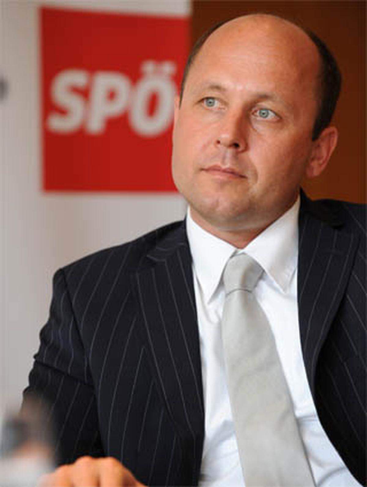 Ritsch (geboren 1968) ist ehemaliger Gendarm und karenzierter Gewerkschaftssekretär. Er stieg bereits mit 18 Jahren aktiv in die Politik ein. 1995 wurde Ritsch Wohnungs- und Jugendstadtrat von Bregenz, seit 2000 hat er noch das Ressort Wohnungswesen inne. 2004 wurde er Abgeordneter zum Landtag, im Frühjahr 2005 kam er als Spitzenkandidat der Bregenzer SPÖ bei der Gemeindevertretungswahl der ÖVP gefährlich nahe. Im September 2007 wurde Ritsch Klubobmann, zwei Monate später übernahm er auch das Amt des Parteivorsitzenden. Ritsch ist Vater zweier Töchter.