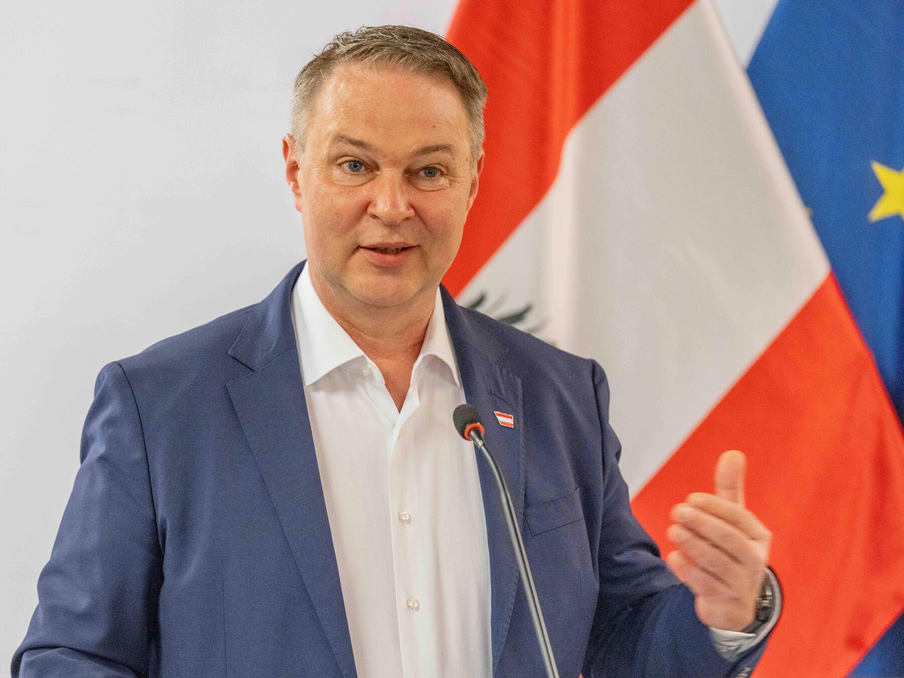 Babler sucht Gegengewicht zu „rechten Chaos-Politikern“ um Trump