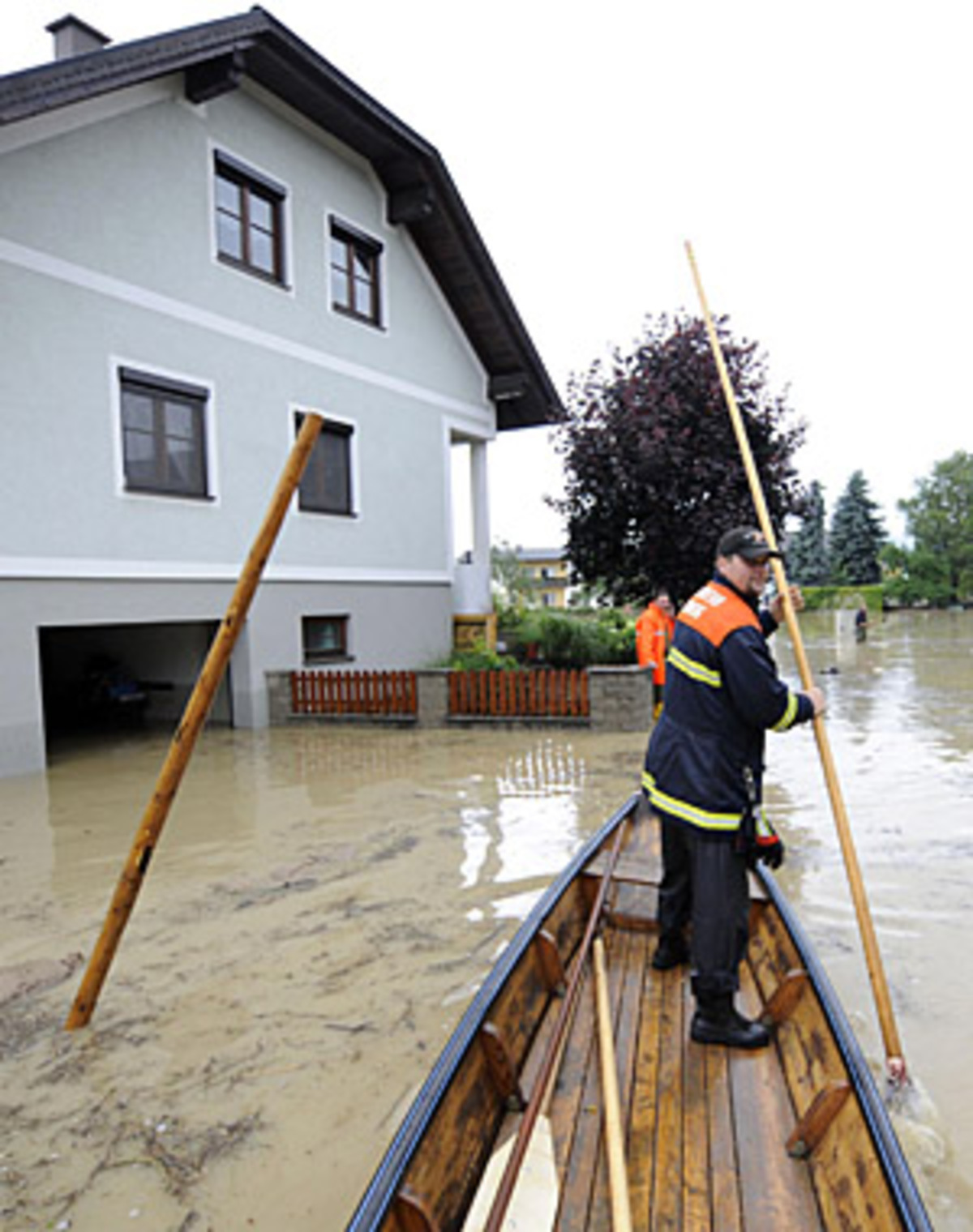 In den nächsten Tagen ist weiterhin mit Niederschlägen in Form von kräftigen Schauern und Gewittern zu rechnen.