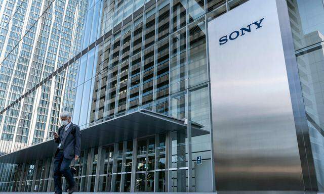 Ein Gewinneinbruch im Film- und Fernsehgeschäft hat Sony die Quartalsbilanz versalzen.