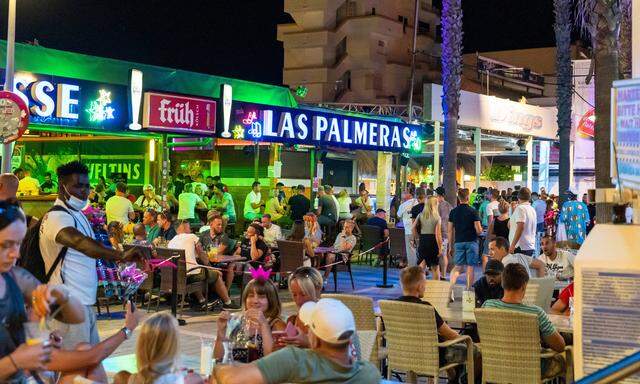Am berühmt-berüchtigten „Ballermann“ an der Playa de Palma ist nach exzessiven Partynächten wieder Ruhe eingekehrt.