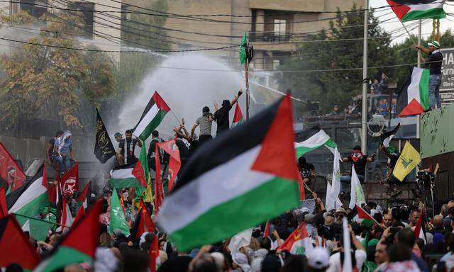 Pro-palästinensische Proteste vor der US-Botschaft im Libanon. 