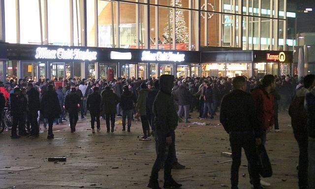 In der Silvesternacht in Köln wurden massenhaft Frauen belästigt 