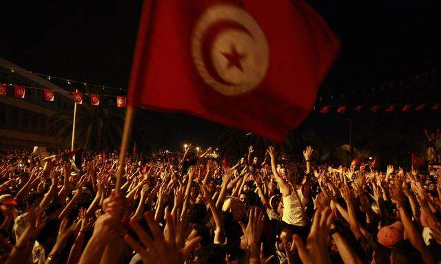Massenproteste gegen Islamisten in Tunesien