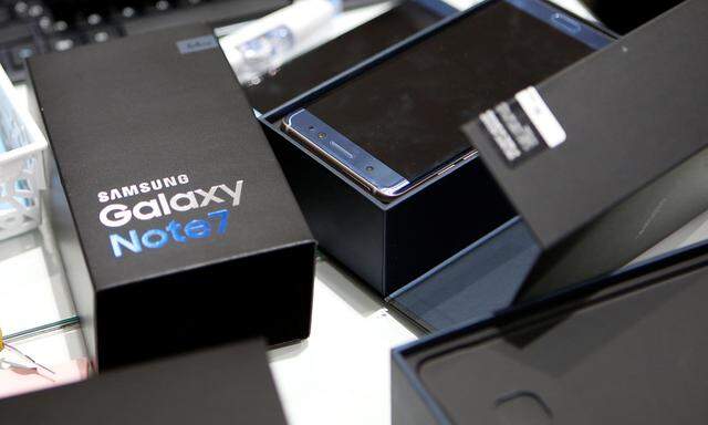 Exchanged Samsung Electronics´ Galaxy Note 7 is seen at company´s headquarters in Seoul