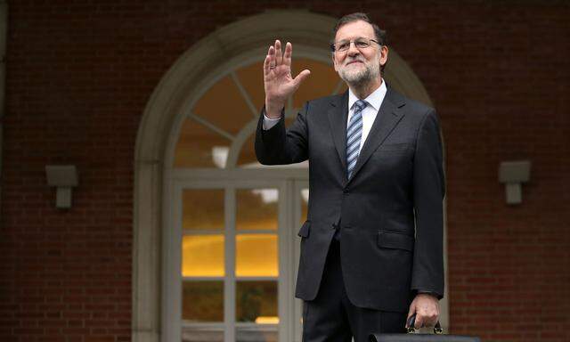 Der katalanische Regionalchef soll endlich Klarheit schaffen, fordert Spaniens Premier Rajoy.