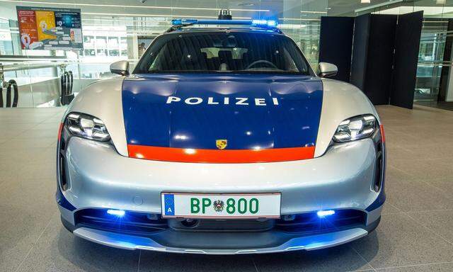 Auch ein Porsche Taycan wird von der Polizei getestet, von Porsche zur Verfügung gestellt.