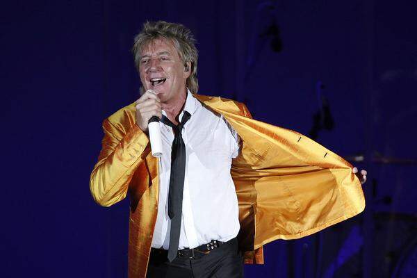 Der britischer Rockstar Rod Stewart hat nach einer Schilddrüsenoperation für neun Monate seine rauchige Singstimme verloren. Bei einer Routineuntersuchung wurde 1999 die Wucherung entdeckt. Stewart musste nach der Krebstherapie das Singen wieder lernen.
