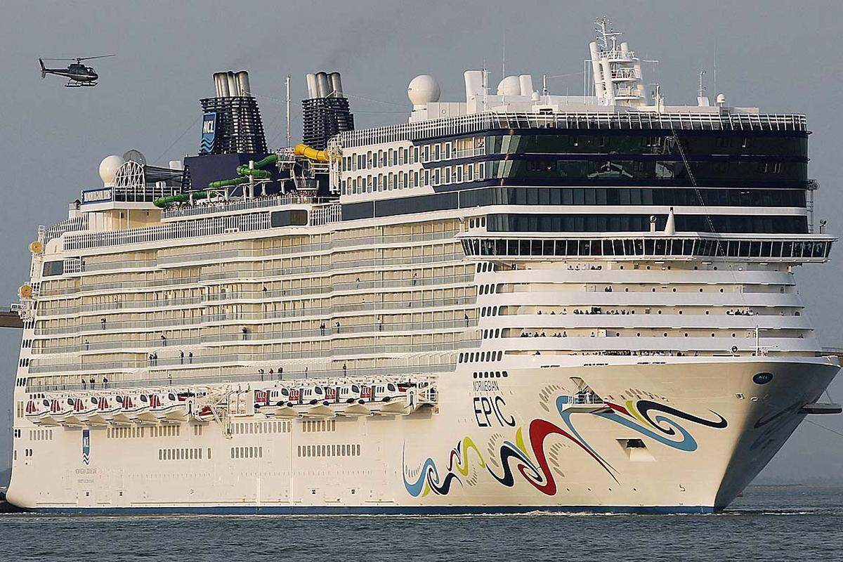 Platz 2 - "Norwegian Epic". Das Schiff der US-Reederei Norwegian Cruise Line hat eine BRZ von 155.873 und eine Länge von 329,3 Meter und bietet dabei 4631 Passagieren Platz.