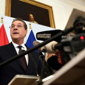 REGIERUNGSKRISE: HARTINGER-KLEIN / STRACHE