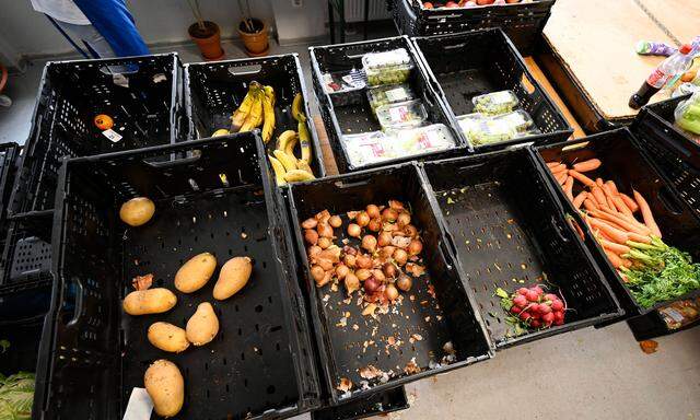 Obst und Gemüse werden nach Brot und Gebäck am häufigsten weggeworfen.
