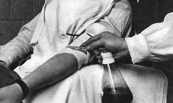 Am 14. November 1901 schrieb er über die möglichen Konsequenzen seiner Beobachtungen in der Wiener klinischen Wochenschrift: "Endlich sei noch erwähnt, dass die angeführten Beobachtungen die wechselnden Folgen therapeutischer Menschenbluttransfusionen zu erklären gestatten."