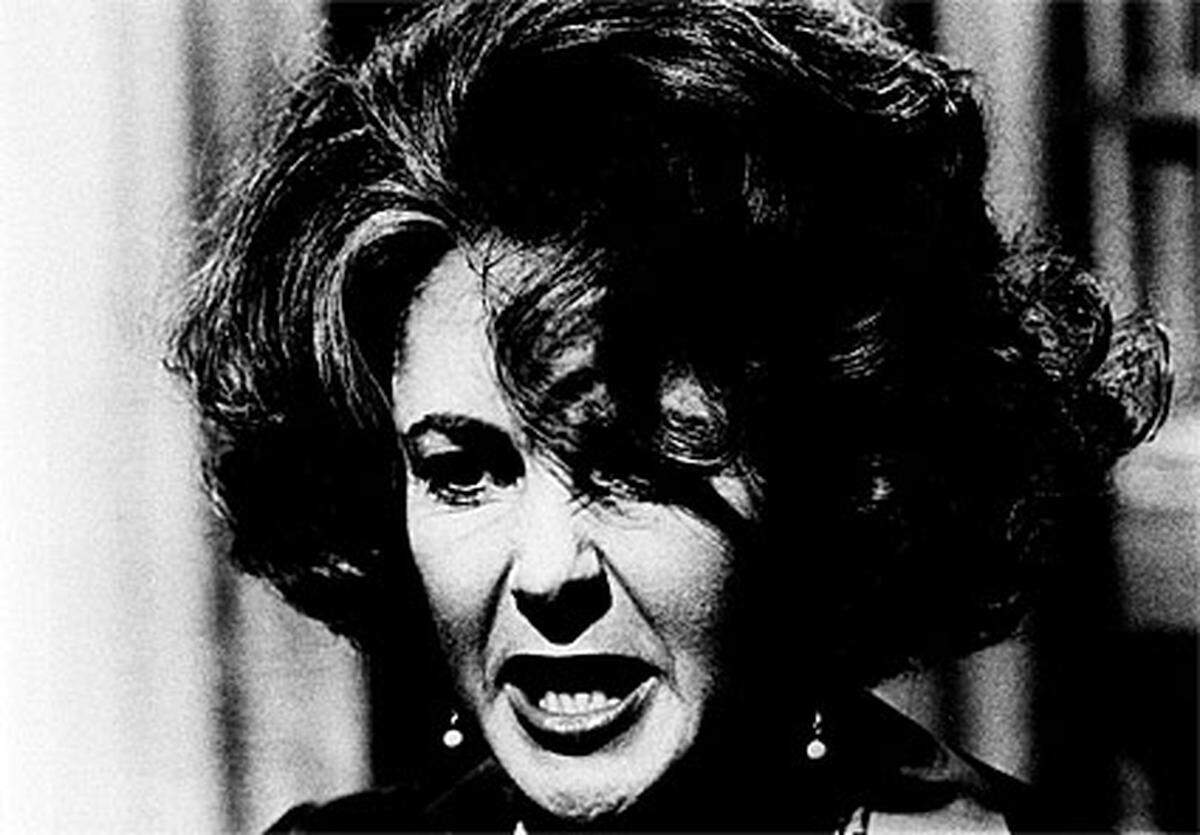 Edward Albees Stück wird in regelmäßigen Abständen auf die Bühne gebracht, und auch die Verfilmung von "Wer hat Angst vor Virginia Woolf?" mit Liz Taylor und Richard Burton gehört längst zu den Klassikern. 13 Mal nominiert errang das Drama 1967 "nur" fünf Oscars - einer davon ging an die Filmdiva.