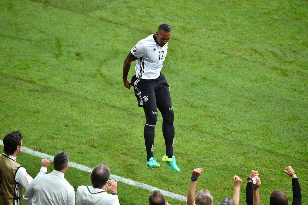 Jerome Boateng entwickelt sich zu Deutschlands neuem Leader. Mit seinem ersten Länderspieltor brachte der Abwehrchef sein Team gegen die Slowakei auf Kurs in Richtung Viertelfinale.