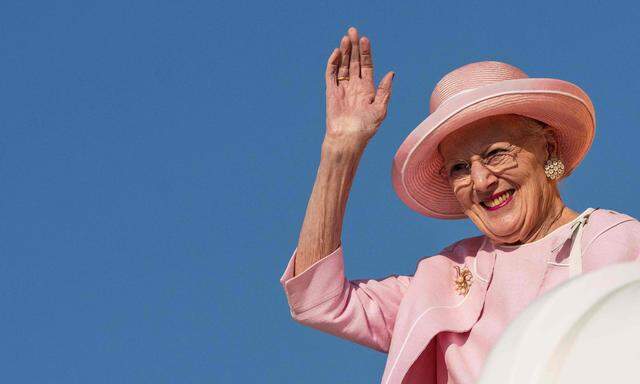 Königin Margrethe II. von Dänemark versucht sich als Kostümbildnerin. 