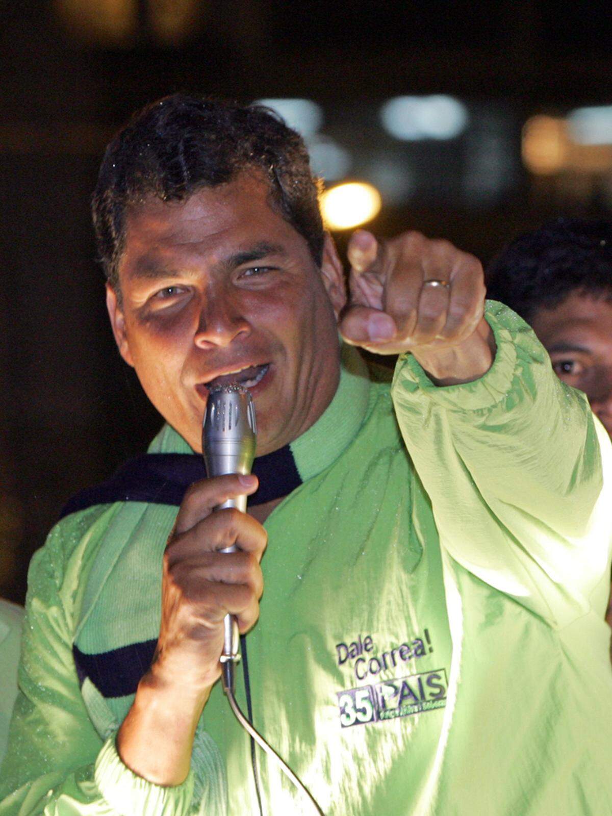 Seit 2007 Präsident ist Rafael Correa  Präsident von Ecuador. Der 49-jährige Ökonom sieht sich selbst als "christlichen Linken" und initiierte eine "Bürgerrevolution" gegen etablierte Politikstrukturen. Der nach eigenen Angaben "gute Freund" von Hugo Chavez startete staatliche Sozialprogramme.