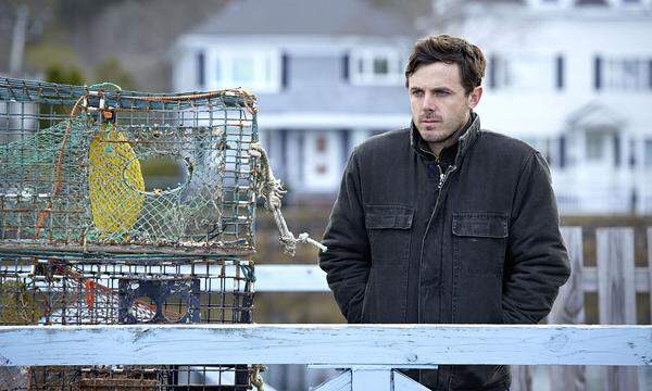 Das Familiendrama "Manchester by the Sea" von Regisseur Kenneth Lonergan könnte insgesamt sechs Oscars holen. Darin "erbt" Klempner Lee (Casey Affleck) nach dem Tod seines Bruders seinen Neffen, der im Teenageralter ist. Auch Affleck wurde erwartungsgemäß nominiert, ebenso wie Michelle Williams als Beste Nebendarstellerin. Die US-Distributionsrechte liegen bei Amazon, damit ist die Nominierung als Bester Film die Erste für einen Streamingdienst überhaupt. Seit 19. Jänner im Kino