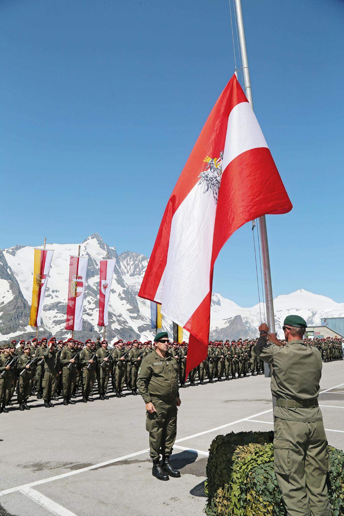 Im Juni 2013 fand auf der Kaiser-Franz-Josefs-Höhe die bisher höchstgelegene Angelobung von Grundwehrdienern statt. 590 Soldaten legten damals das Treuegelöbnis vor Österreichs größtem Berg ab.
