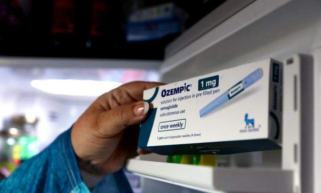 Ozempic ist das bekannteste Diabetes-Mittel, das off-label auch zur Gewichtsreduktion eingesetzt wird. Mit Saxenda wurde bereits ein Medikament zu diesem Zweck zugelassen und ist in Österreich demnächst wieder breit erhältlich. 