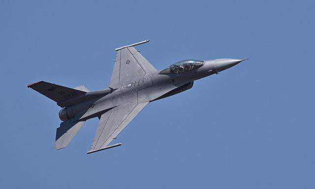 Archivbild einer F-16 der US-Air-Force. Die Jets sind auch in Taiwan im Einsatz und bekommen neue Raketen.