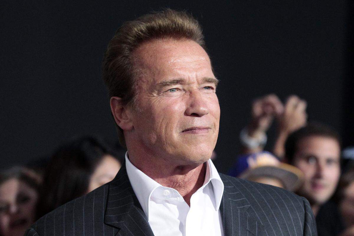 Arnold Schwarzenegger wiederum rührt zum Auftakt der Messe die Werbetrommel für seine Autobiografie, die weltweit eine Woche vorher am 4. Oktober erscheint. Auch viele deutsche Prominente, von der Politik bis zum Fernsehen, stellen ihre Werke dieses Jahr vor.