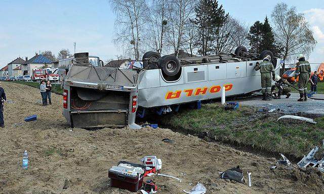 Schulbus-Unfall in OÖ: Zwölfjähriger gestorben