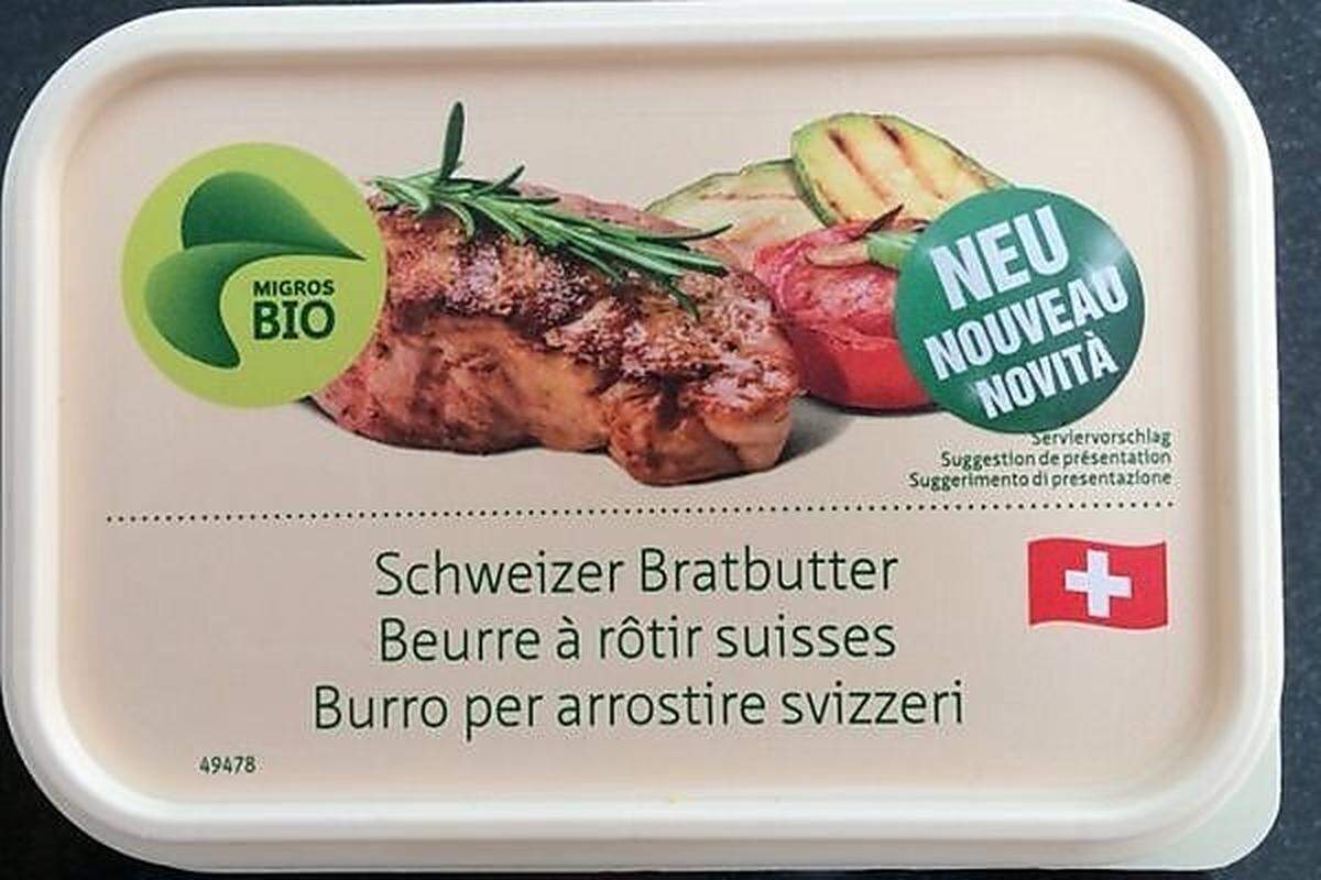 Die Schweizer müssten es eigentlich besser wissen. Dass Übersetzungsfehler selbst in den eigenen Amtssprachen passieren, beweist die Firma Migros. Auf der Verpackung der Bratbutter finden sich gleich zwei Pannen: Zum einen ist in der französischen Übertragung ein "s" zu viel bei "suisse". Das kann passieren. Der Vogel wird aber bei der italienischen Übersetzung abgeschossen: "Burro per arrostire svizzeri". Frei übersetzt: "Butter zum Schweizer braten". Ein Aufruf zum Kannibalismus?