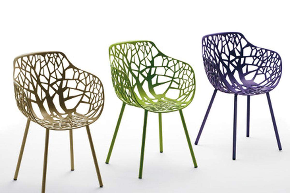 Forest heißt die neue Stuhlserie des Herstellers Fast, von Robby and Francesca Cantarutti gestaltet. Den organisch anmutenden Stuhl gibt es in verschiedenen Ausführungen für den Innen- und Außenbereich. Forest besteht aus pulverbeschichtetem Aluminium.
