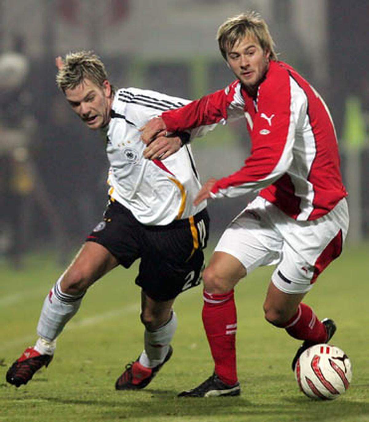 Starke Leistungen bei der SV Ried brachten Lasnik im Sommer 2005 einen Vertrag bei der Wiener Austria und im Oktober 2005 das erste und einzige Spiel im ÖFB-Team. Im ersten Spiel der Post-Krankl-Ära schnappte der heutige Aachener unter Willi Ruttensteiner seine neun Minuten Teamluft - aber immerhin im Old Trafford-Stadion gegen England (0:1).