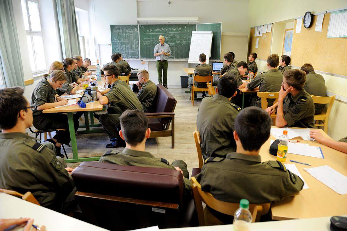 Etwas haben sie damit schon erreicht: Statt in zwei Jahren wird die Schule erst in vier Jahren geschlossen. Die Fünftklässler dürfen doch noch am Militärrealgymnasium maturieren, wie am Donnerstag bekannt wurde.