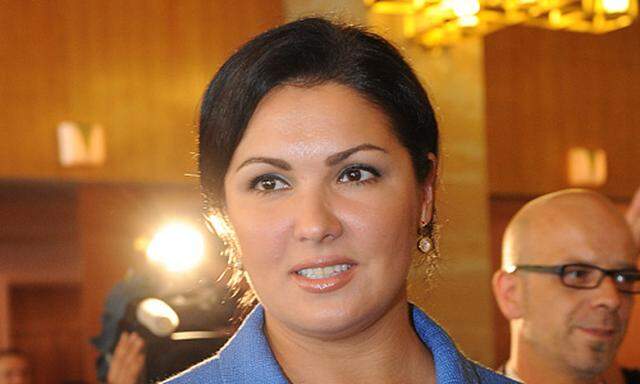 Anna Netrebko Wahlhelferin fuer