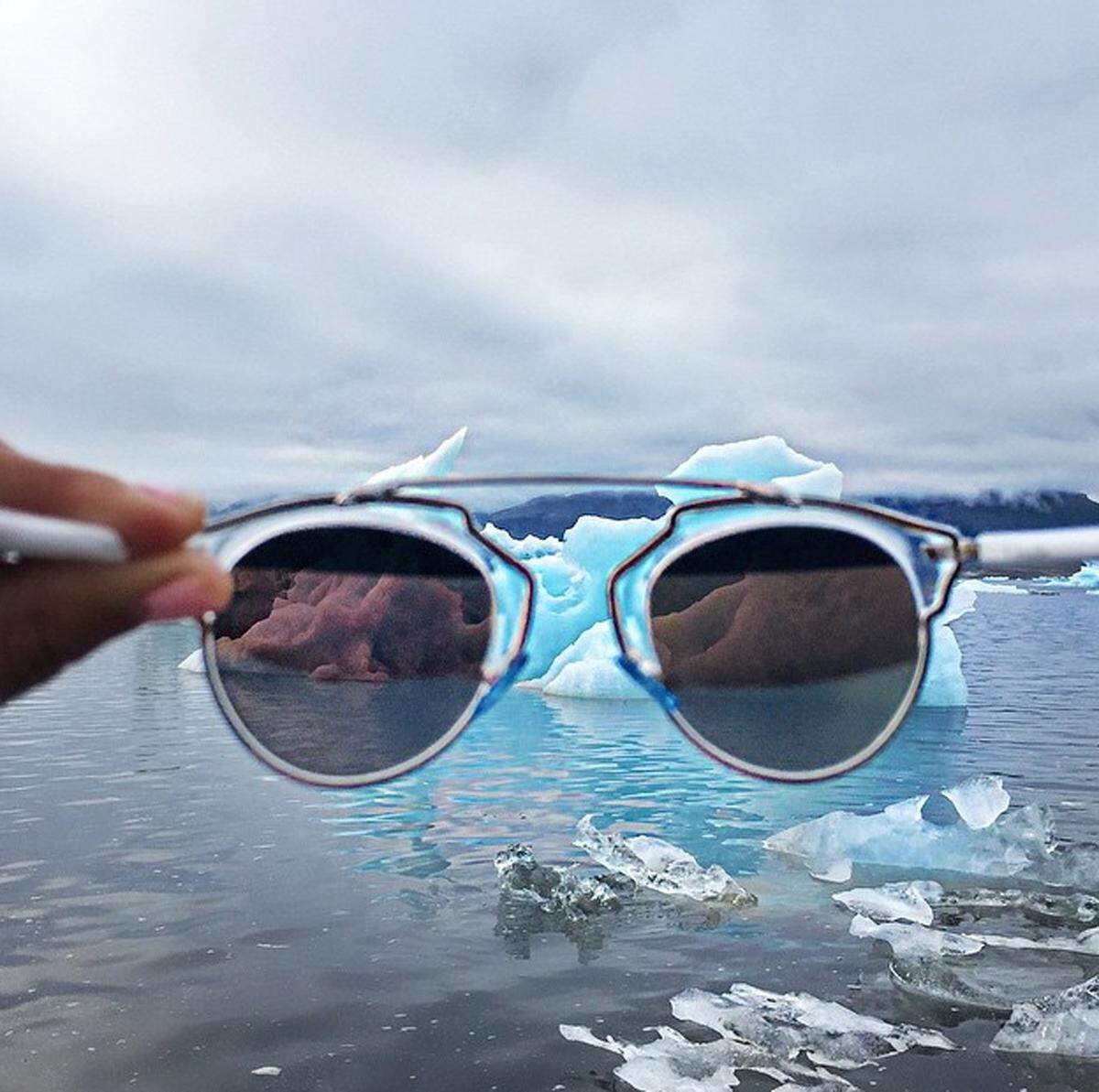 Durch die Brille blicken viele Modeblogger momentan. Dabei werden Brille und Ausblick gleichermaßen in Szene gesetzt.