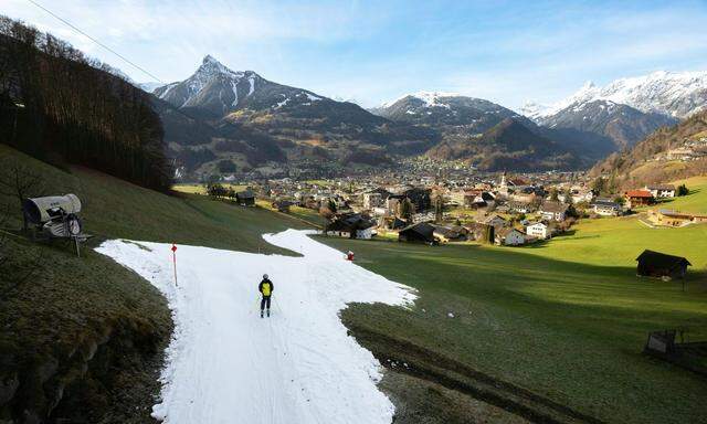 Auch in Schruns in Vorarlberg war an eine Abfahrt ohne Kunstschnee nicht zu denken.
