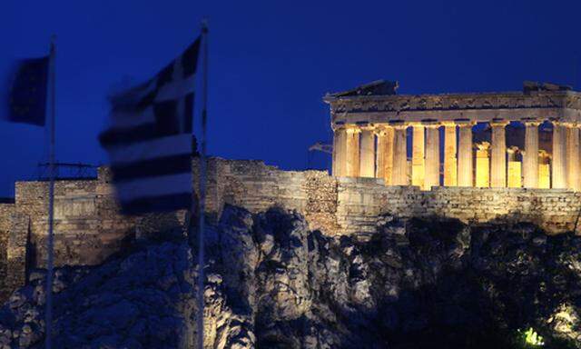 Griechische Wirtschaft stuerzt dramatisch