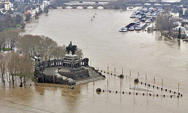 Hochwasser Lage Rhein angespannt