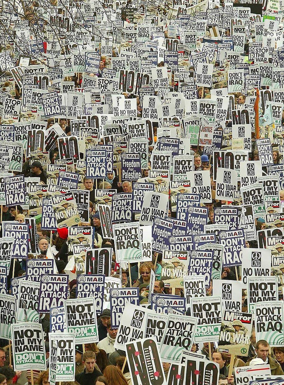 Mit Teilnehmerzahlen zwischen einer und drei Millionen gilt sie als die größte Demonstration in der Geschichte Großbritanniens.