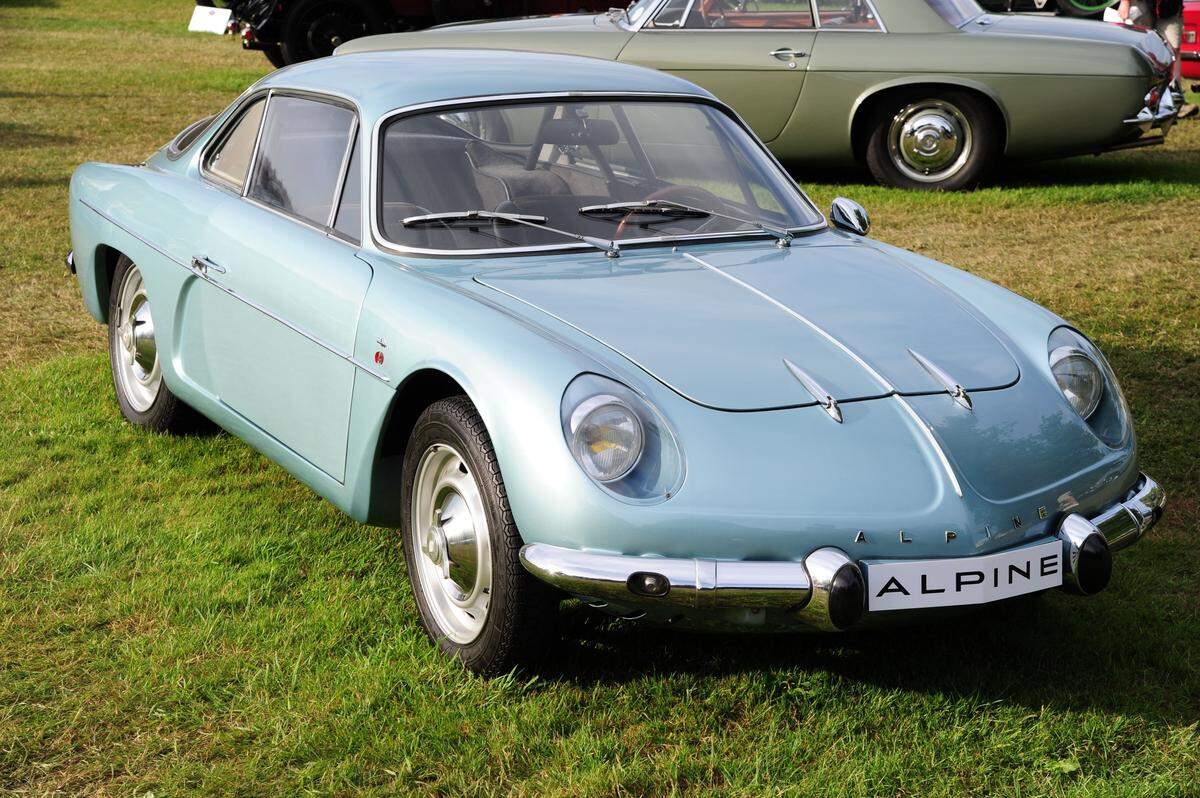 A wie Alpine: Der diesjährige Genfer Autosalon steht im Zeichen eines ehrwürdigen Comebacks. Renault bringt die Alpine zurück - hier im Bild das Original aus den Sixties. Unverkennbar...