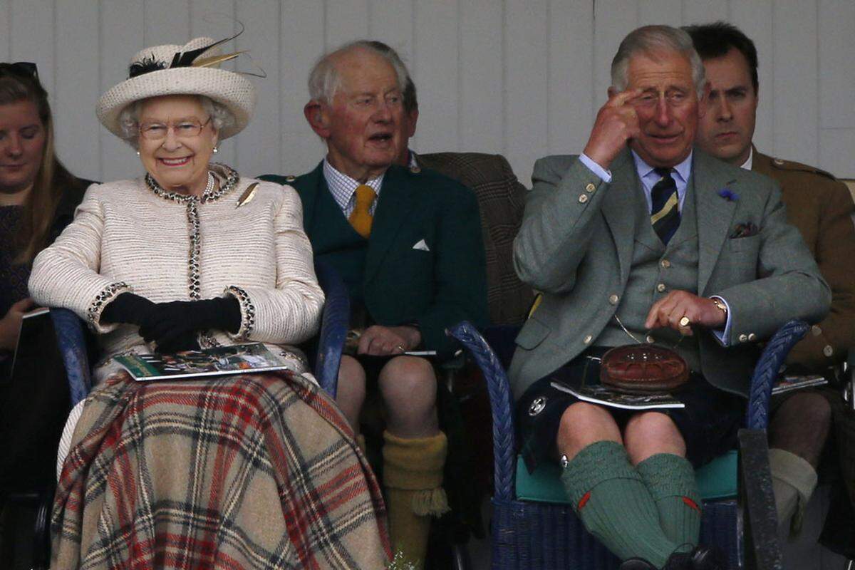 Prinz Charles freut sich, wieder Opa zu werden. Bei einem Besuch in Bermondsey im Suden von London sagte der britische Thronfolger: "Ich bin es zwar schon. Aber es ist wunderbar, noch einmal Gro&szlig;vater zu werden. Ich freue mich darauf - aber ich hoffe, diesmal wird es ein M&auml;dchen." Charles' Sohn Prinz William und seine Frau Kate hatten kurzlich mitteilen lassen, dass sie nach ihrem ersten Kind George wieder Nachwuchs erwarten.10. September 2014