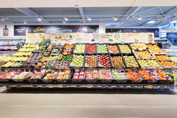 Auch der Obst- und Gemüsebereich wurde vergrößert. Für einzelne Produkte werden den Kunden wertvolle Informationen mitgeliefert.