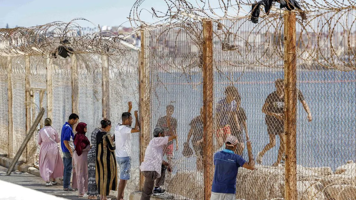 Massenansturm auf Ceuta: Jetzt sollen es Mauern an den EU-Außengrenzen ...