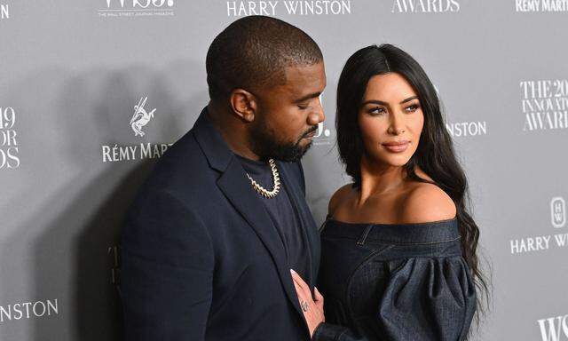Kim Kardashian und Kanye West lassen sich nach sieben Jahren und vier Kindern scheiden.