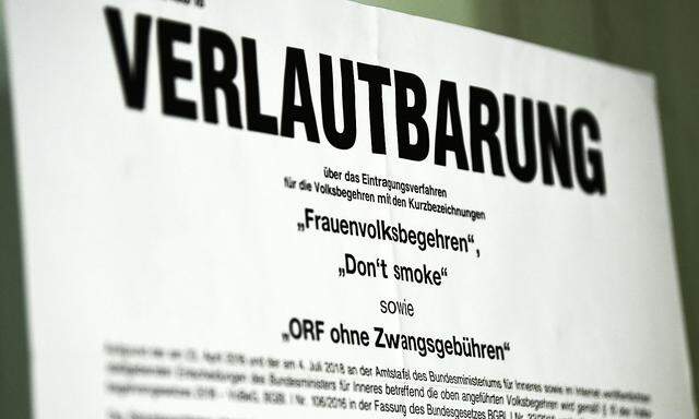 Ein Plakat mit den Verlautbarung für die Volksbeghren am Montag, 1. Oktober 2018, in einen Amtshaus in Wien. 