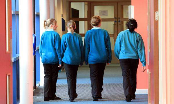 In Großbritannien ist das Tragen von Schuluniform bereits die Regel.
