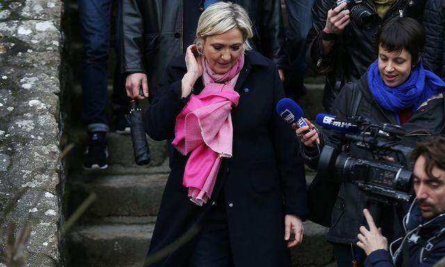 Marine Le Pen bei einem Wahlkampfbesuch in der nordwestfranzösischen Stadt Le Mont-Saint-Michel.