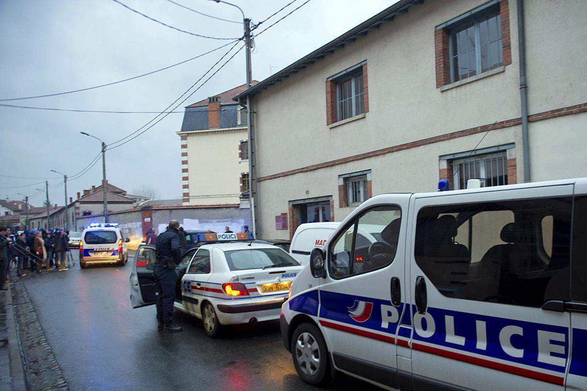 Dem Franzosen algerischer Abstammung wird vorgeworfen, für den Anschlag auf eine jüdische Schule am Montag in Toulouse verantwortlich zu sein. Dabei wurden drei Kinder und ein Lehrer erschossen.