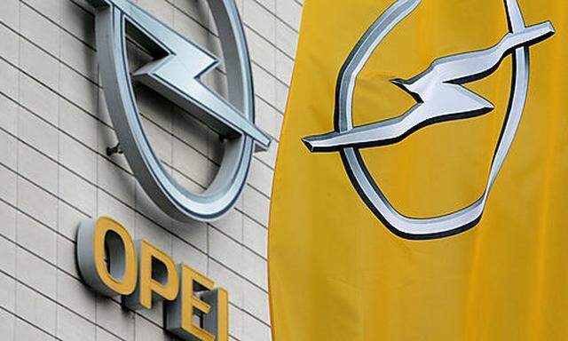 ARCHIV - Das Logo des Autoherstellers Opel ist am 18. November 2008 in Ruesselsheim zu sehen.  Der Au