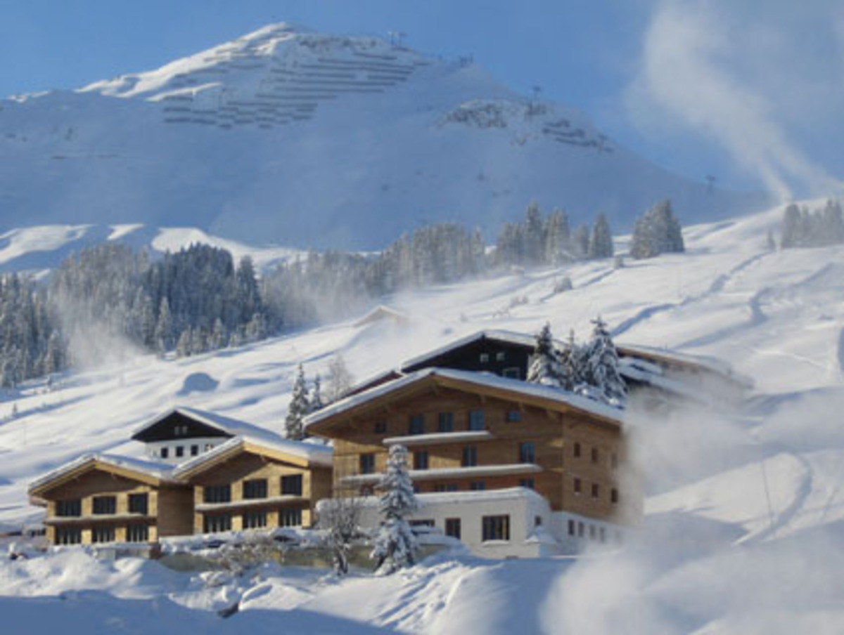 Pünktlich zu Beginn der Wintersaison eröffnete am 10. Dezember 2008 das Aurelio in Lech – ein Hotel-Bijou in den Bergen, das von der Sacher Hotelmanagement Gesellschaft geführt wird. Jedes Zimmer und jede Suite, insgesamt nicht mehr als 19, erwarten ihre Gäste in einem anderen Outfit und stellent jeweils einen anderen Bezug zur Kultur des alpinen Raumes her.
