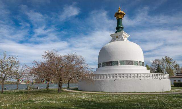 Die Friedenspagode im zweiten Bezirk ist ein buddhistischer Stupa und symbolisiert Buddha und seine Lehre. Errichtet wurde sie zwischen 1982 und 1983.