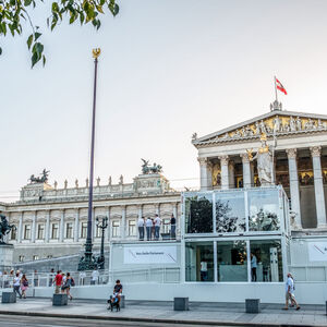 Eigentlich sollte Politik in den ORF-„Sommergesprächen“ Thema sein. Nun wurde die Sendung, die vor dem Parlament gedreht wird, selbst zum Politikum.
